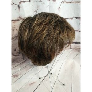 Short Layered Women's Wig in Light Brown
